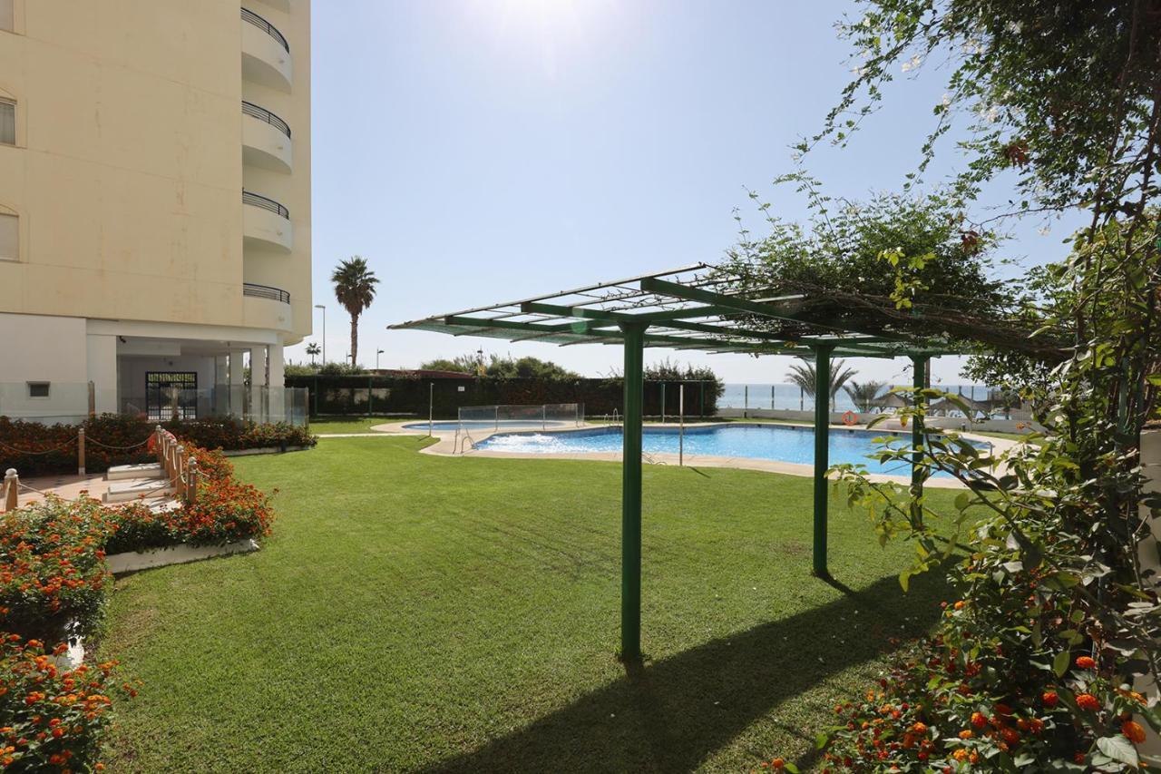 Lujo En Banana Beach Primera Linea De Playa Marbella Exterior photo